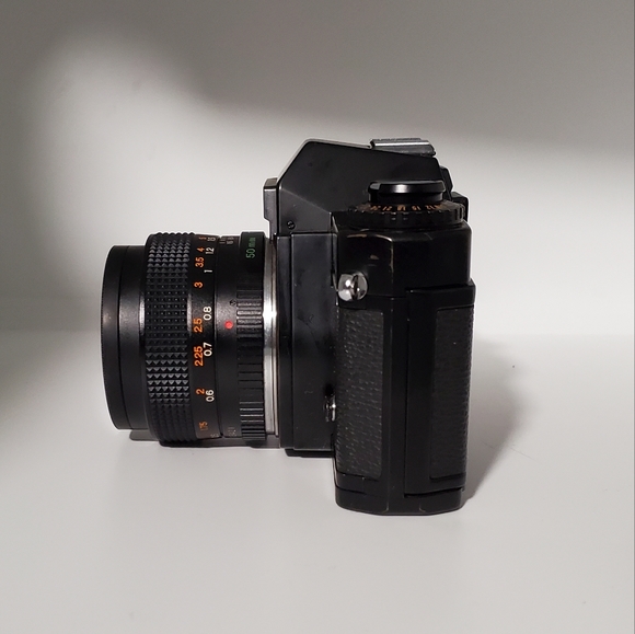 Vintage Yashica FR 35mm Film Camera - Picture 8 of 9